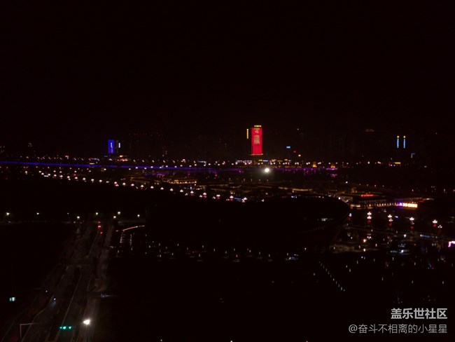 滨江之夜，灯火璀灿