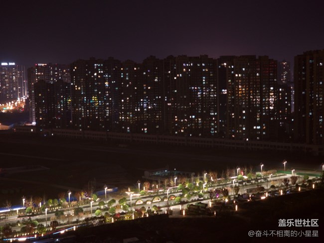 滨江之夜，灯火璀灿