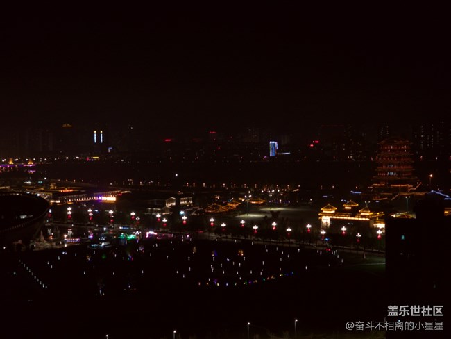 滨江之夜，灯火璀灿
