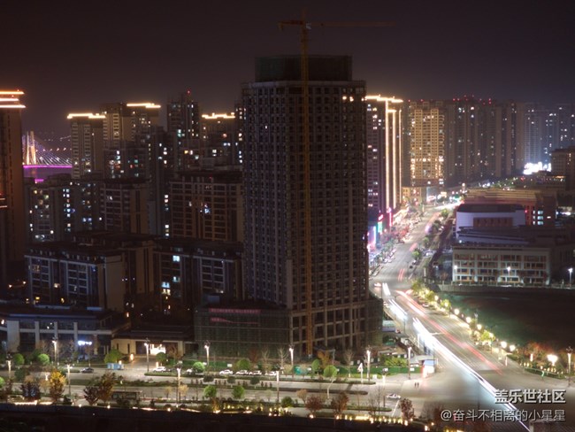 滨江之夜，灯火璀灿