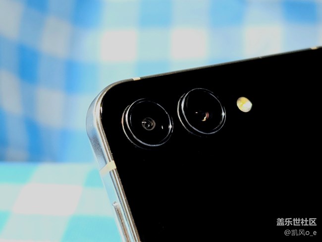 我拍了拍三星Galaxy Z Flip 5