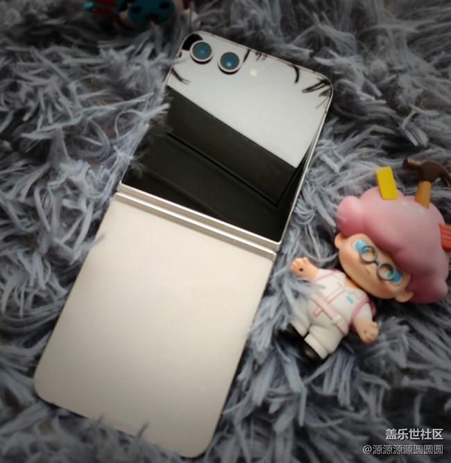 翻开未来，三星Flip 5折叠屏手机的超燃体验！