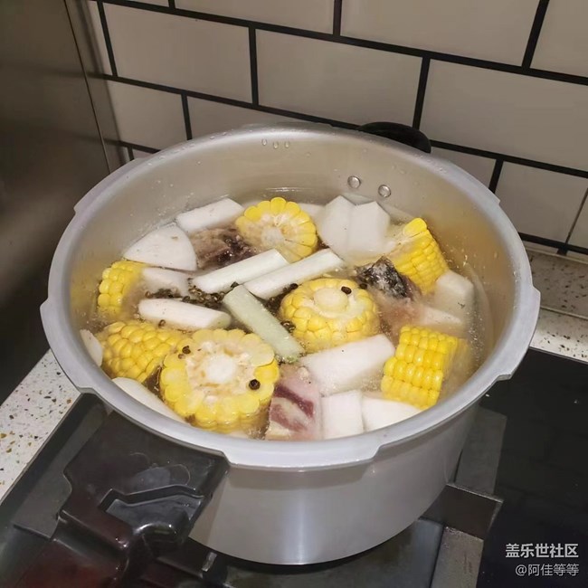 【新年霸王餐】+腊排骨炖萝卜和玉米