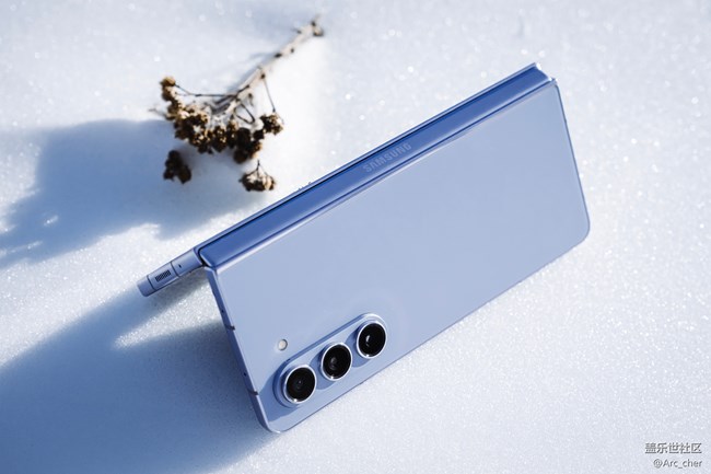 雪中精灵——Galaxy Z Fold5 冰萃蓝图赏