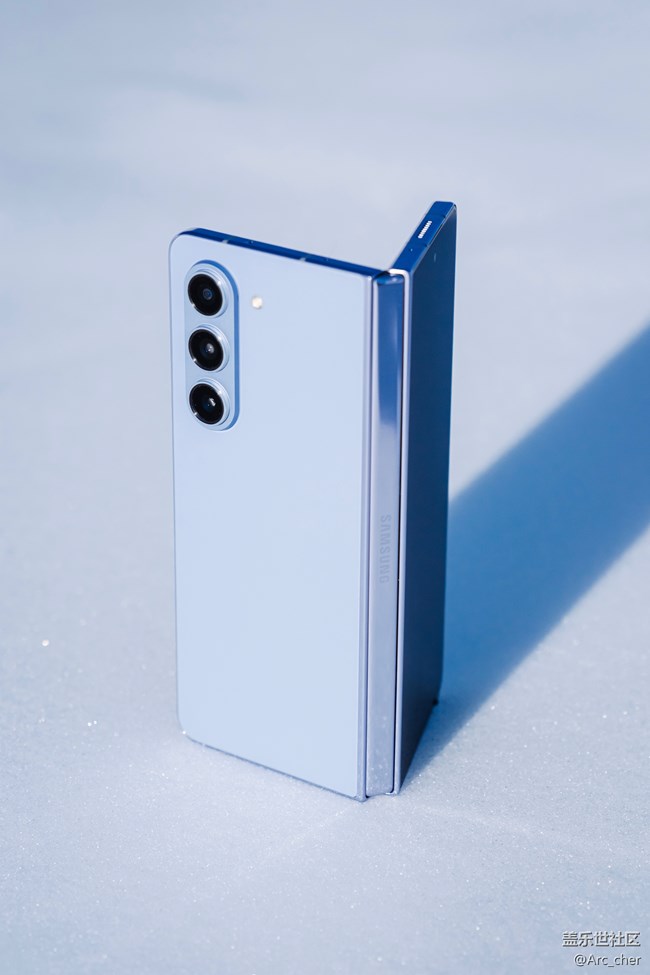 雪中精灵——Galaxy Z Fold5 冰萃蓝图赏