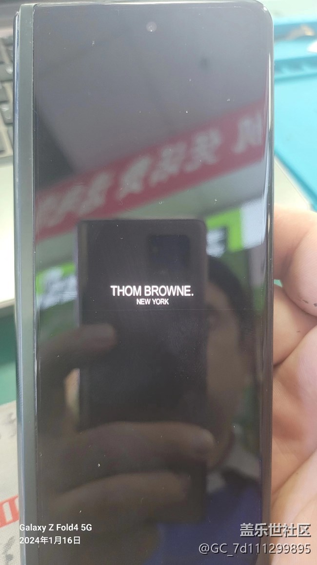 今天手机 突然开机画面 变了，各位大神知道的吗