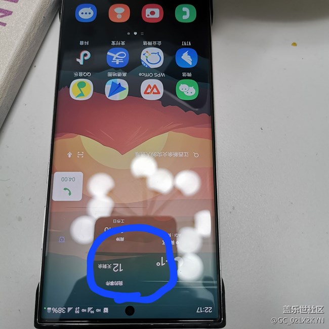 通话时屏幕手触摸会出现漏光点，哪位大神知道是什么情况吗？