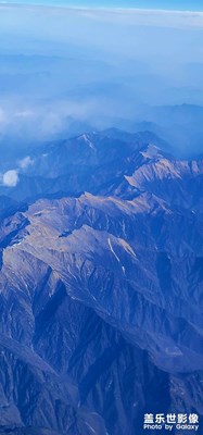 淡彩水墨山姿