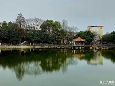 环湖赏景
