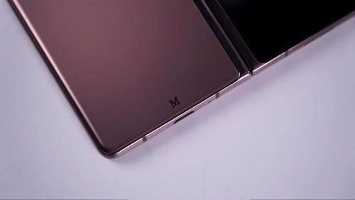三星官翻机如何区别后盖的字母