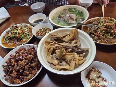 【我家乡的春节】+欢聚饭桌上
