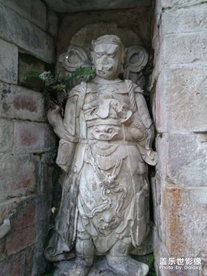 【雕刻时光】损坏的雕像