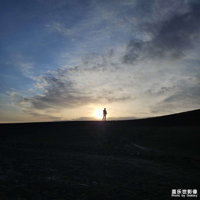 塔克拉玛干的日出