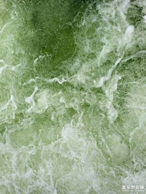 水花清流