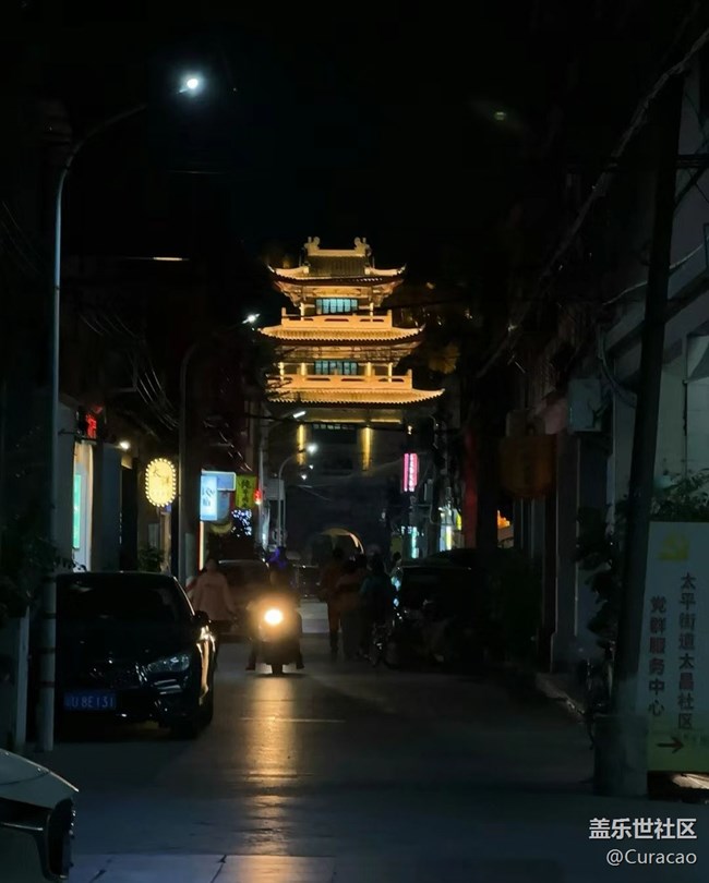 【夜幕下的城市烟火气】夜里透着一点亮