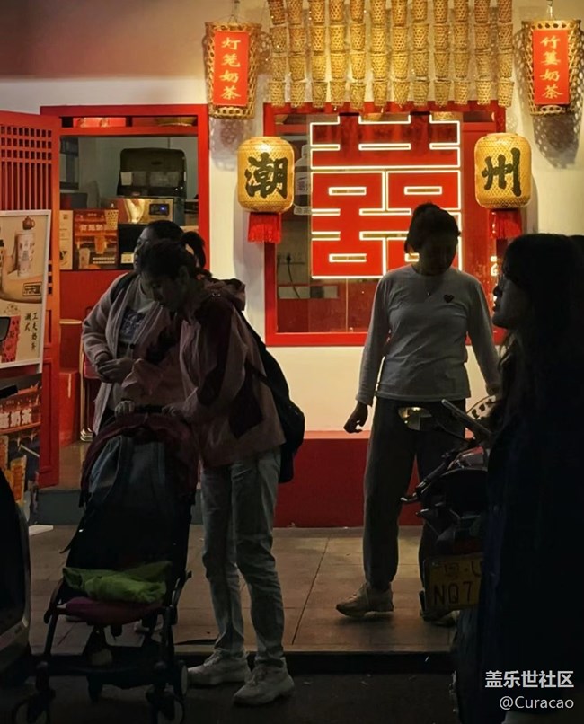 【夜幕下的城市烟火气】夜里透着一点亮