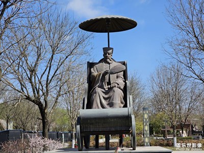【春深夏浅】+花儿与雕像