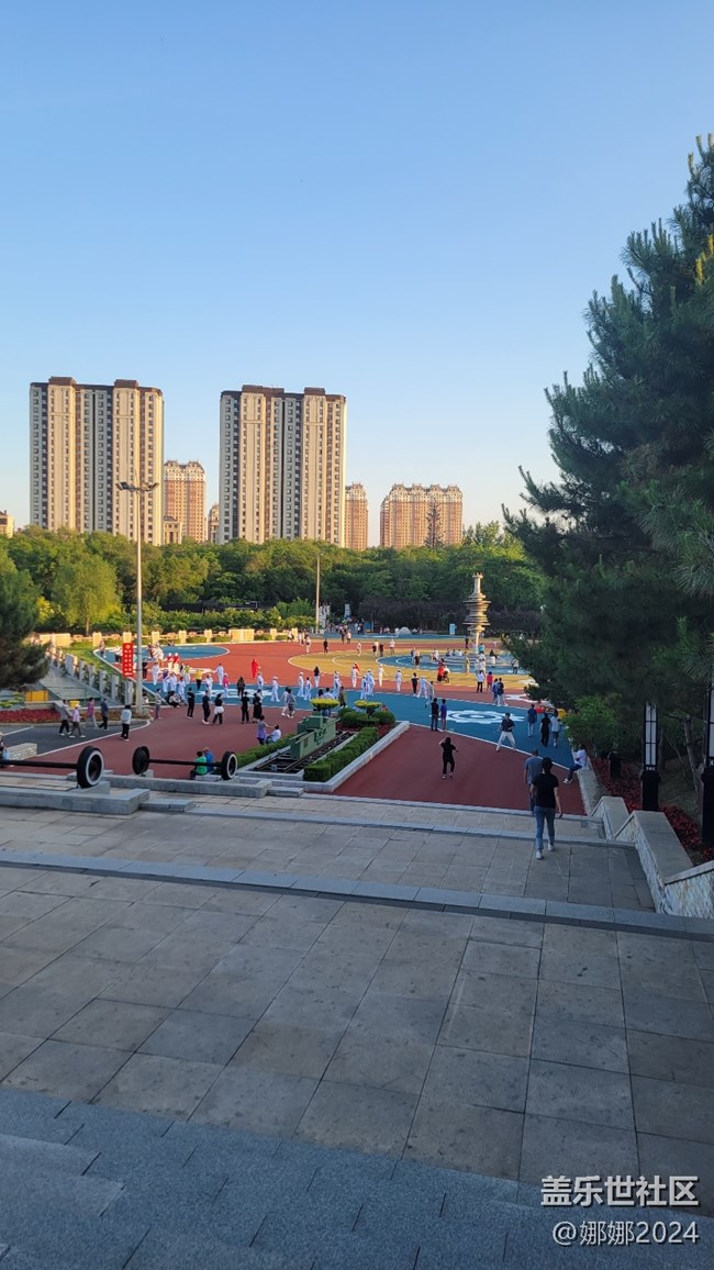 相聚哈尔滨市香坊区劳动公园，风好，景美，人更靓！