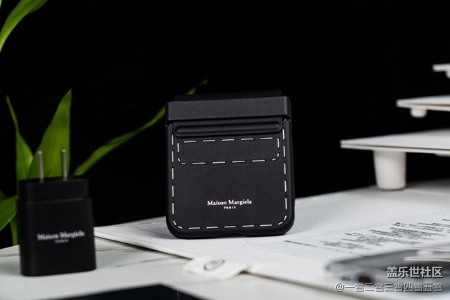 Galaxy Z Flip5 Maison Margiela限量版图赏
