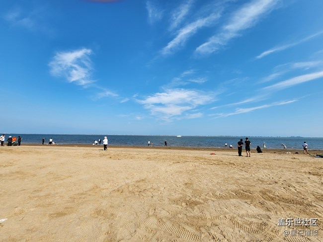 【色彩与光影的邂逅】海滩上的人们