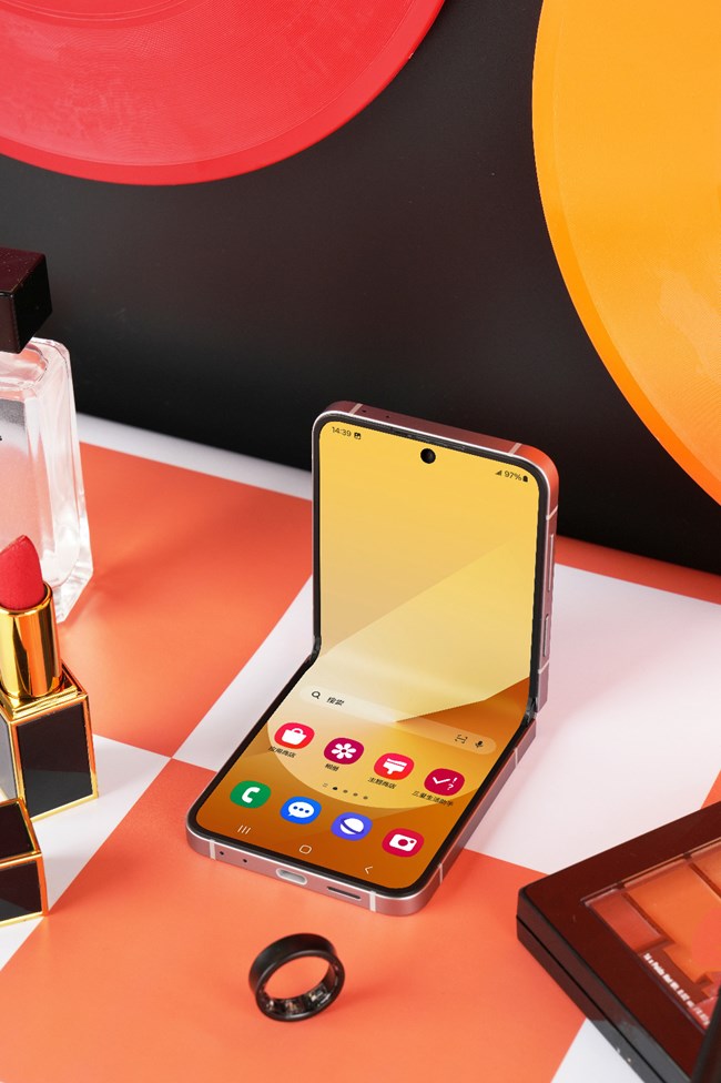 小巧精致 气质不凡 Galaxy Z Flip6图赏