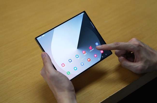 智能AI 轻薄身姿 三星Galaxy Z Fold6评测
