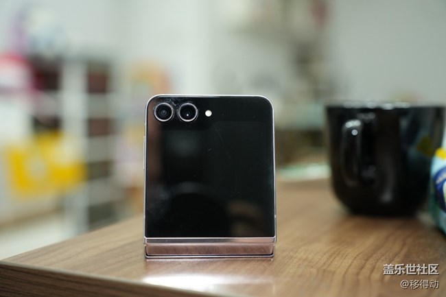 三星Galaxy Z Flip5背板耐用性 三星Galaxy Z Flip5背板耐用性
