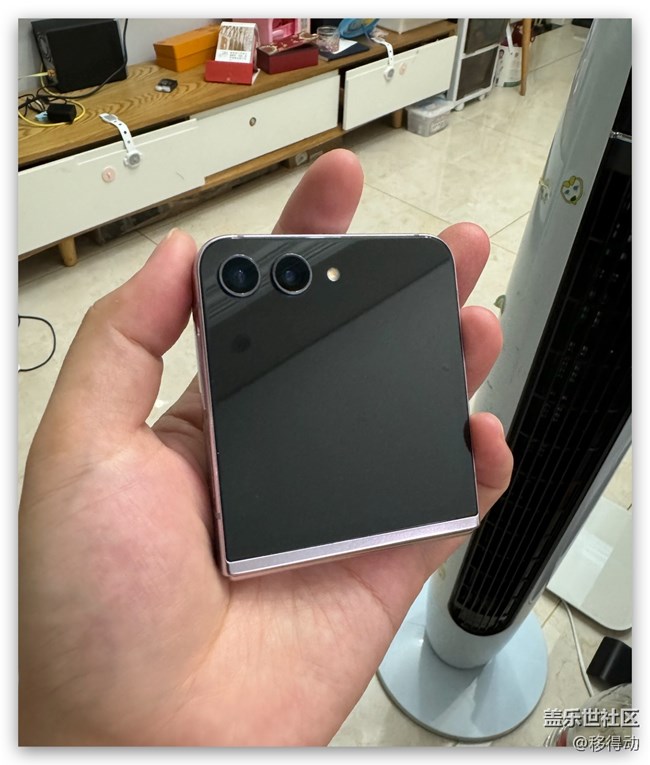 三星Galaxy Z Flip5背板耐用性 三星Galaxy Z Flip5背板耐用性