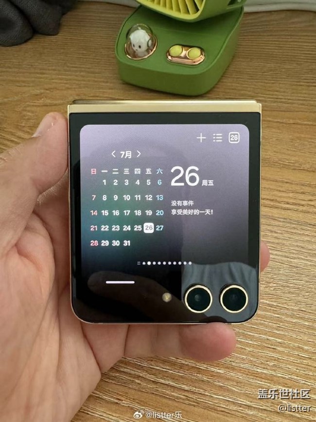 我发现现在各厂家都开始“卷”小折叠屏手机的外屏了 我发现现在各厂家都开始“卷”小折叠屏手机的外屏了
