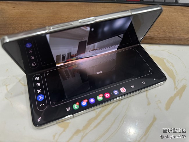 三星 Galaxy Z Fold5 的折叠拍照，发现可折叠角度特别广