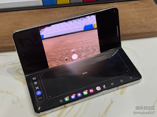 三星 Galaxy Z Fold5 的折叠拍照，发现可折叠角度特别广