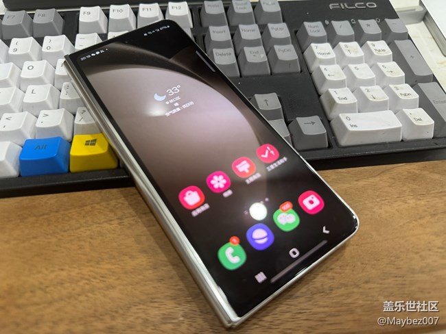 三星 Galaxy Z Fold5 的折叠拍照，发现可折叠角度特别广