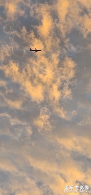 飞机穿云～
