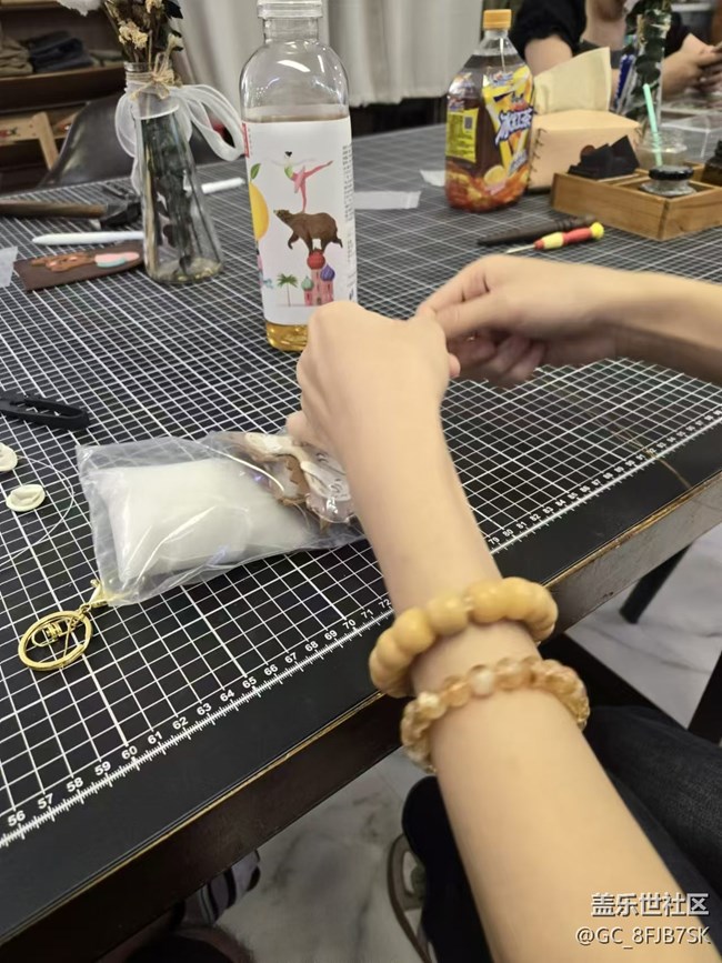 皮具店的静物摄影《一次手工皮具和摄影的亲密接触》