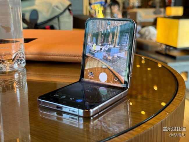 三星Galaxy Z Flip5多角度悬停拍照体验