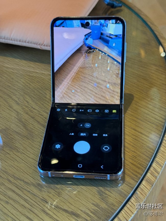 三星Galaxy Z Flip5多角度悬停拍照体验