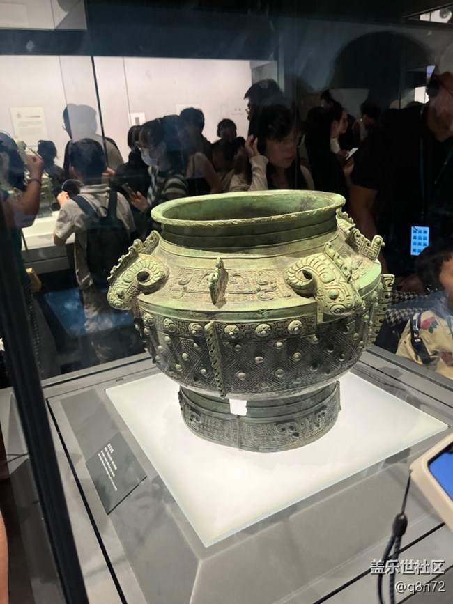 参观上海博物馆东馆 “‘繁星’们逐步交融，最终汇聚成璀璨恒星”