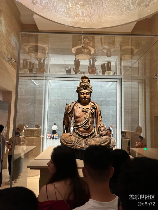 参观上海博物馆东馆 “‘繁星’们逐步交融，最终汇聚成璀璨恒星”
