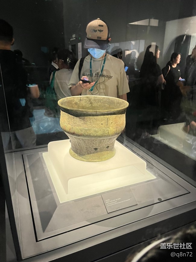 参观上海博物馆东馆 “‘繁星’们逐步交融，最终汇聚成璀璨恒星”