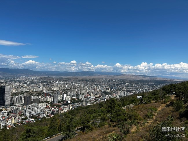 【寻秋】登高俯览美丽的城