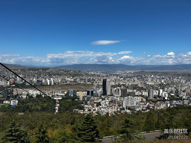 【寻秋】登高俯览美丽的城