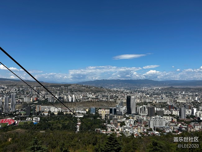 【寻秋】登高俯览美丽的城
