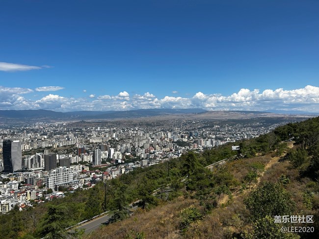 【寻秋】登高俯览美丽的城