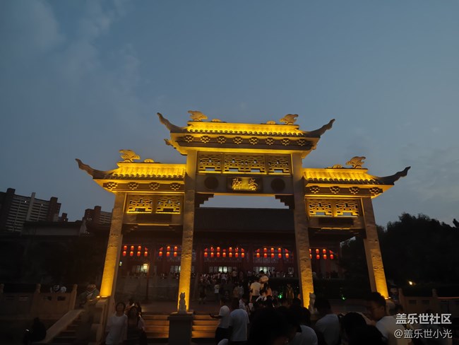 手持三星手机，玩转方特赛博夜
