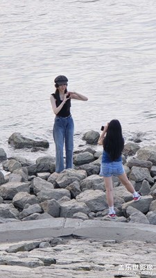 江边美女就是多