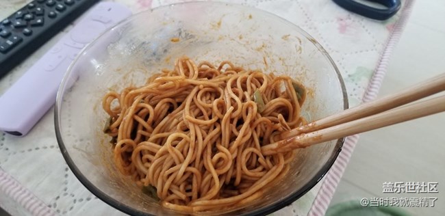 自己做的炸酱面，早餐凑合一下吧~