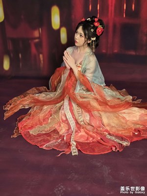 拍拍美女庆佳节，发发帖子迎中秋