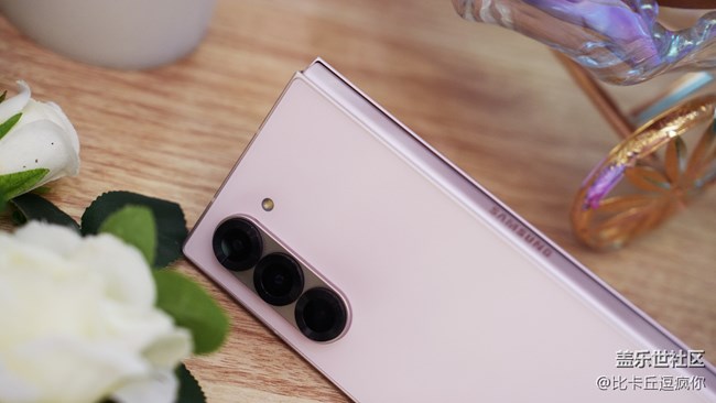 硬朗轻薄重新定义折叠屏 三星 Galaxy Z Fold6图赏