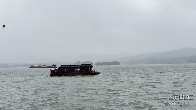 上周末去了杭州，带大家看一下雨后的西湖