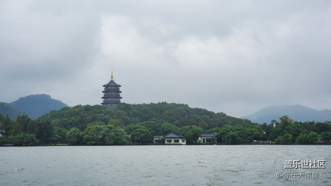 上周末去了杭州，带大家看一下雨后的西湖